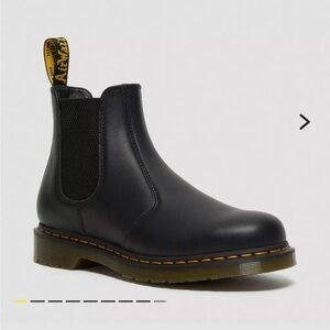 Dr. Martens Black 2976 Nappa Leather Chelsea boot worn once